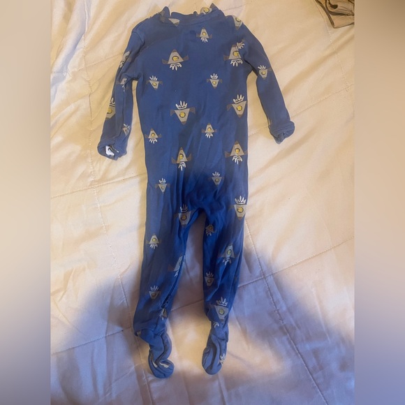 Baby onesie 9-12 - Picture 2 of 2